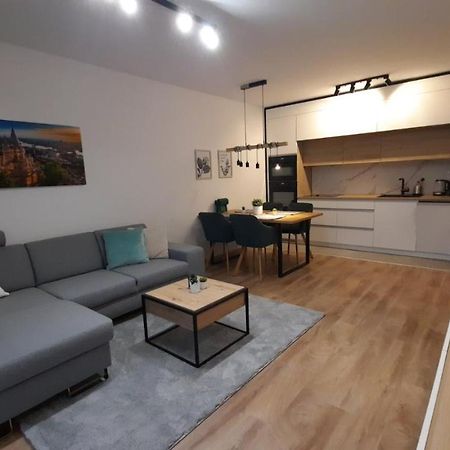 Bpr Space Grey Home With Balcony Будапеща Екстериор снимка