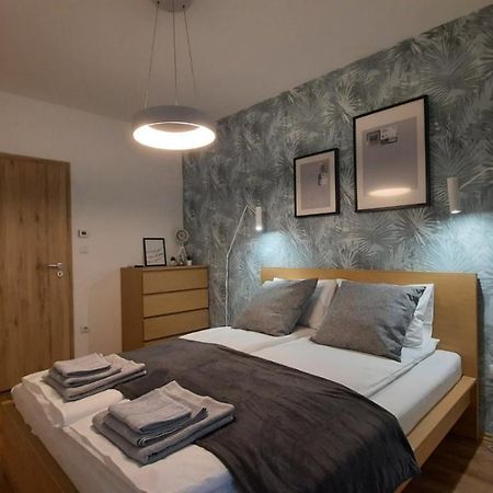 Bpr Space Grey Home With Balcony Будапеща Екстериор снимка