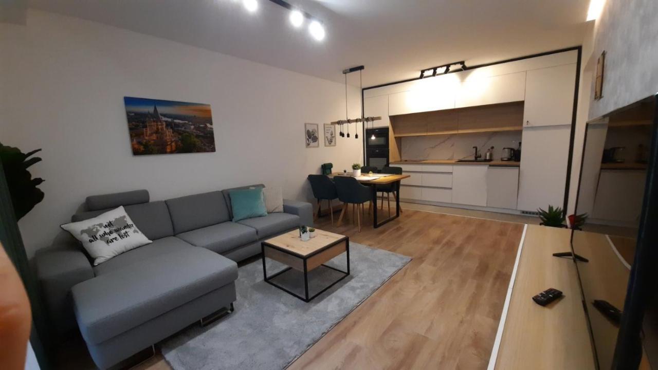 Bpr Space Grey Home With Balcony Будапеща Екстериор снимка
