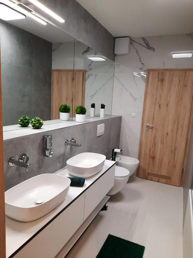 Bpr Space Grey Home With Balcony Будапеща Екстериор снимка