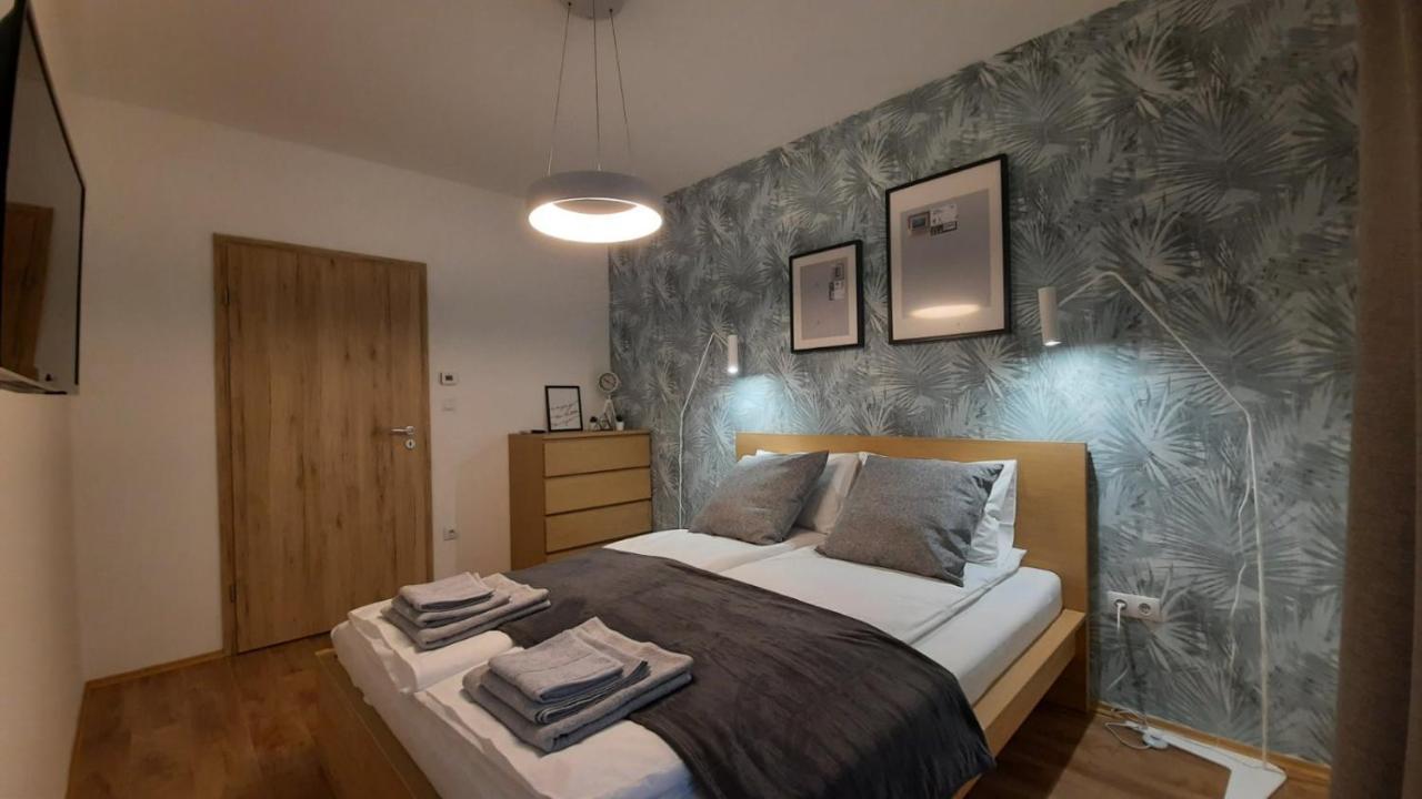 Bpr Space Grey Home With Balcony Будапеща Екстериор снимка