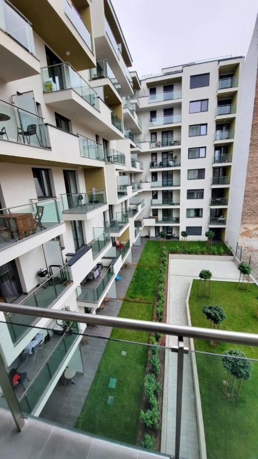 Bpr Space Grey Home With Balcony Будапеща Екстериор снимка